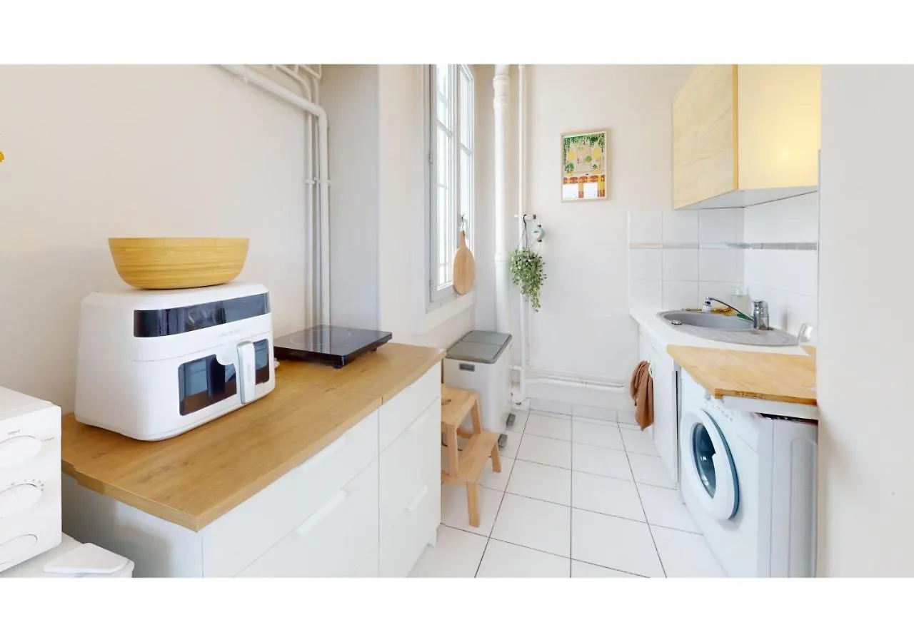 Joivy Charming Studio With Eiffel Tower View Apartment Paris