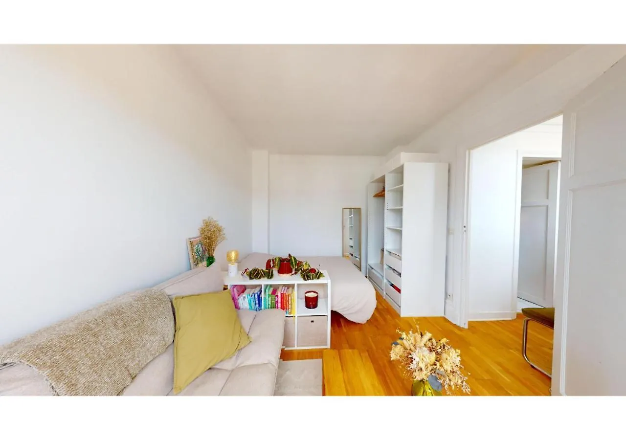Joivy Charming Studio With Eiffel Tower View Apartment Paris